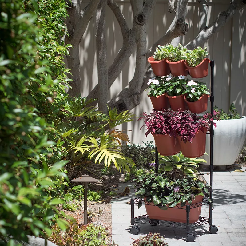 Fioriere da parete verdi mobili in metallo con struttura singola