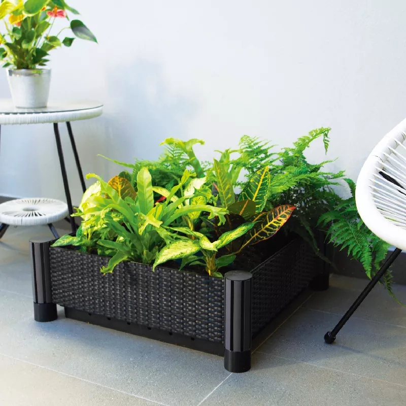 Letto da giardino quadrato in plastica rattan imitazione